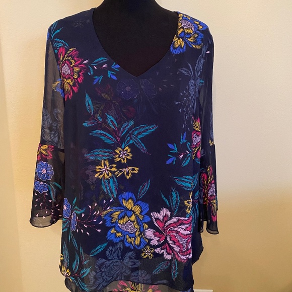 Cabi Olivia Floral Sheer Bell Sleeve Blouse 3506 size medium - Picture 2 of 4
